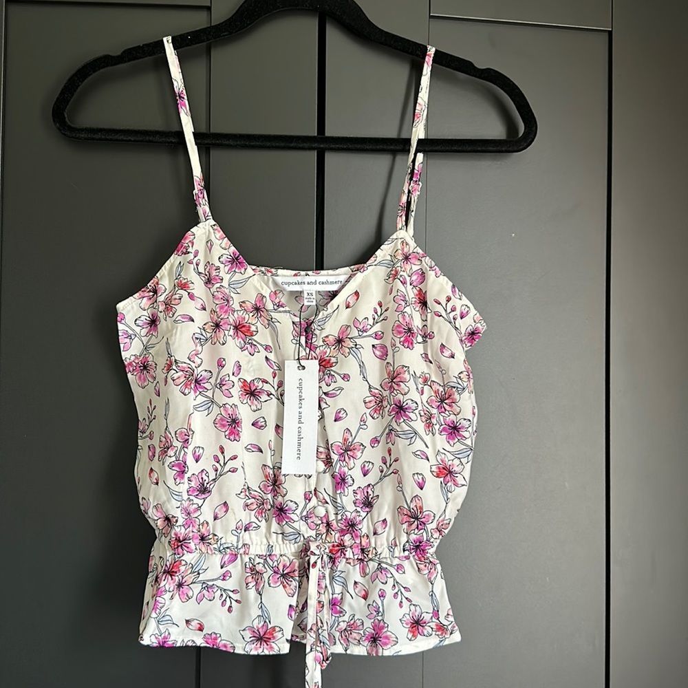 Cupcakes & Cashmere floral top